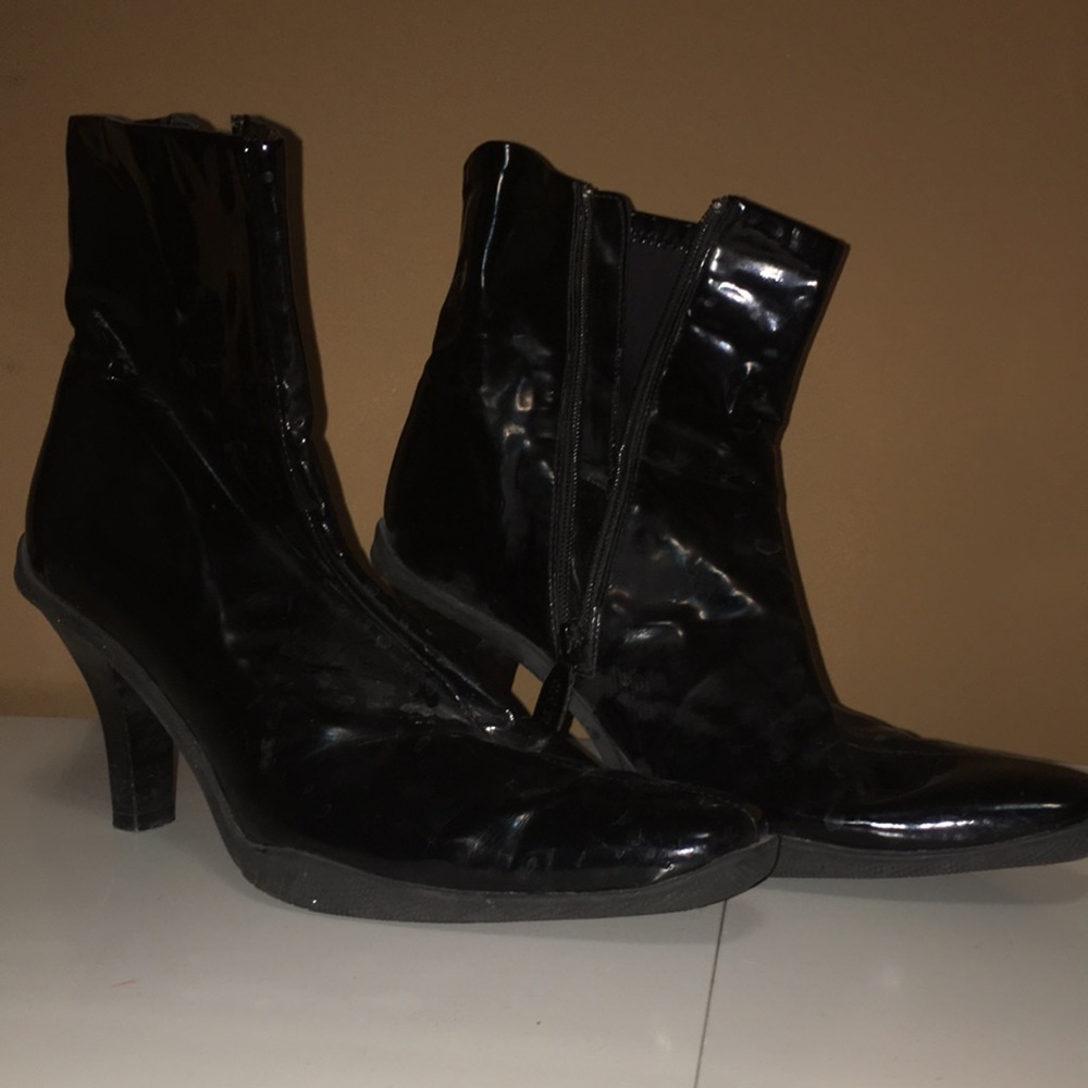 Heeled booties